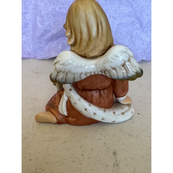Vintage Goebel Annual Angel Sitting With Lamb Angel 895/20,000 2001 - Picture 5 of 10